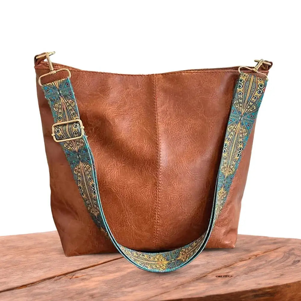 Stilvolle Schultertasche mit eleganter Verzierung - Hermann`s Favorit