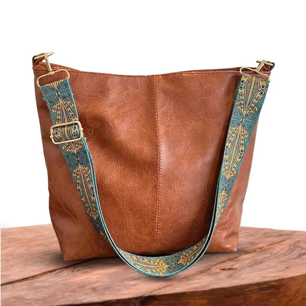 Stilvolle Schultertasche mit eleganter Verzierung - Hermann`s Favorit