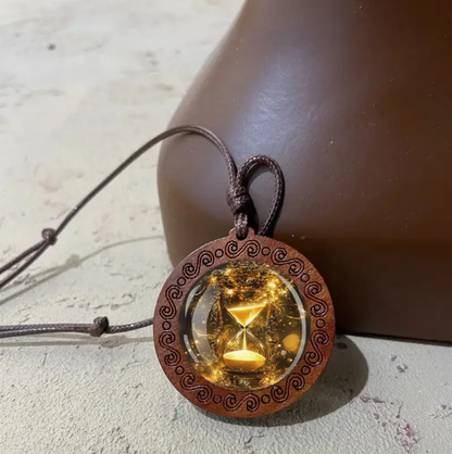 Sanduhr Halskette mit verstellbarerem Echt Lederband