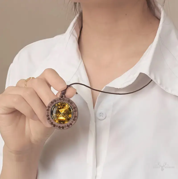 Sanduhr Halskette mit verstellbarerem Echt Lederband