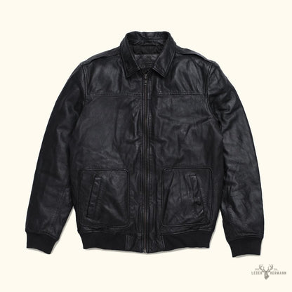 Maverick Bomber Lederjacke | Vintage Stil, Schwarze Eleganz, Zeitlose Raffinesse