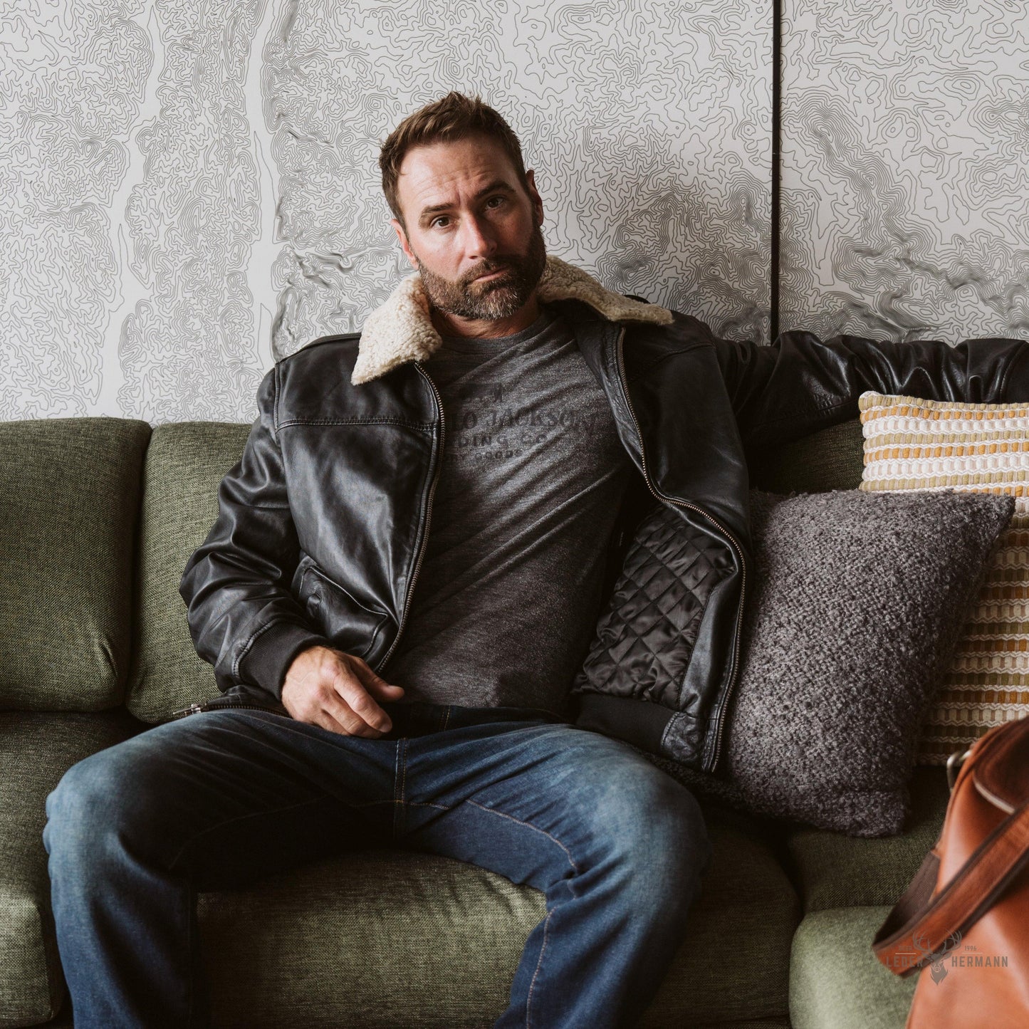 Maverick Bomber Lederjacke | Vintage Stil, Schwarze Eleganz, Zeitlose Raffinesse