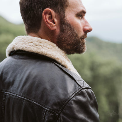 Maverick Bomber Lederjacke | Vintage Stil, Schwarze Eleganz, Zeitlose Raffinesse