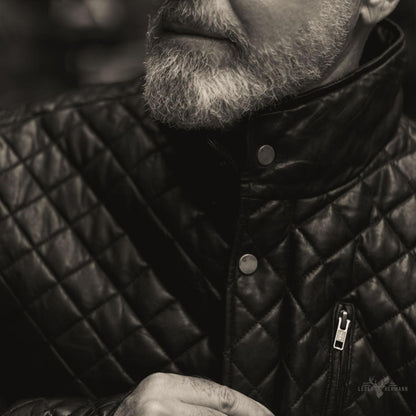 Elegante Hochlandstil gesteppte Echtlederjacke | Klassisches Schwarz