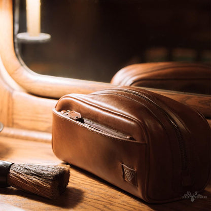 Jefferon Leder Dopp Kit – Eleganter und praktischer Kulturbeutel aus hochwertigem Leder von Elderwood