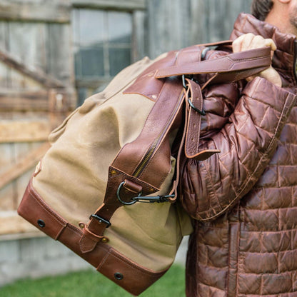 Dakota Wachsig Canvas Übergrößen Wochenendreisetasche mit stilvollen Feld-Khaki- und Chestnut-Braunen Leder Akzenten