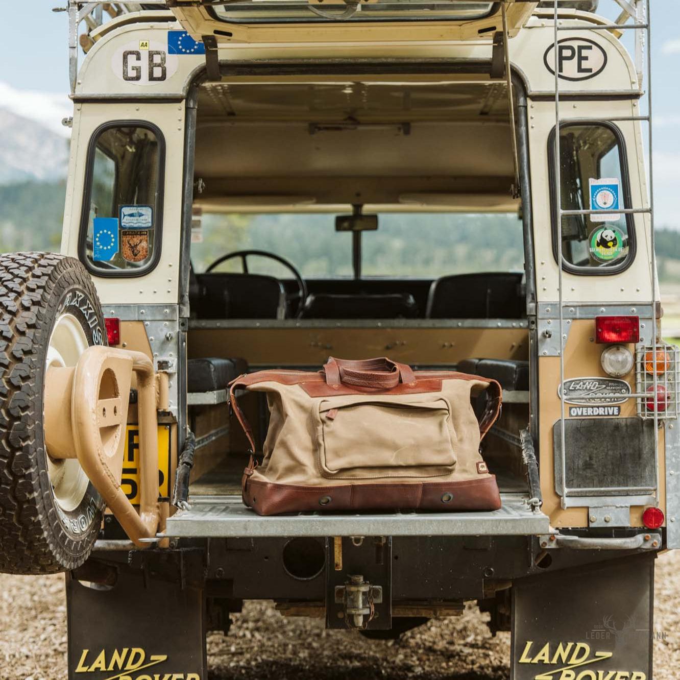 Dakota Wachsig Canvas Übergrößen Wochenendreisetasche mit stilvollen Feld-Khaki- und Chestnut-Braunen Leder Akzenten