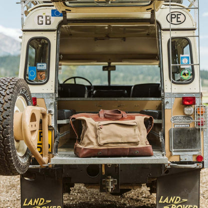 Dakota Wachsig Canvas Übergrößen Wochenendreisetasche mit stilvollen Feld-Khaki- und Chestnut-Braunen Leder Akzenten