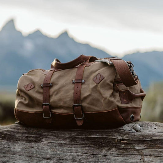 Dakota Wachskanvas Duffle Bag und Backpack Set | Stilvolles Field Khaki mit edlen Chestnut Braun Leder Details