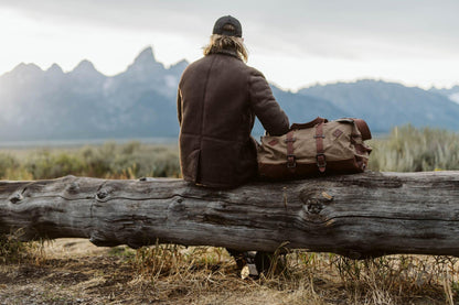 Dakota Wachskanvas Duffle Bag und Backpack Set | Stilvolles Field Khaki mit edlen Chestnut Braun Leder Details