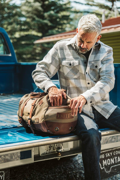 Dakota Wachskanvas Duffle Bag und Backpack Set | Stilvolles Field Khaki mit edlen Chestnut Braun Leder Details