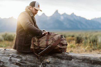 Dakota Wachskanvas Duffle Bag und Backpack Set | Stilvolles Field Khaki mit edlen Chestnut Braun Leder Details