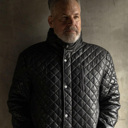 Elegante Hochlandstil gesteppte Echtlederjacke | Klassisches Schwarz