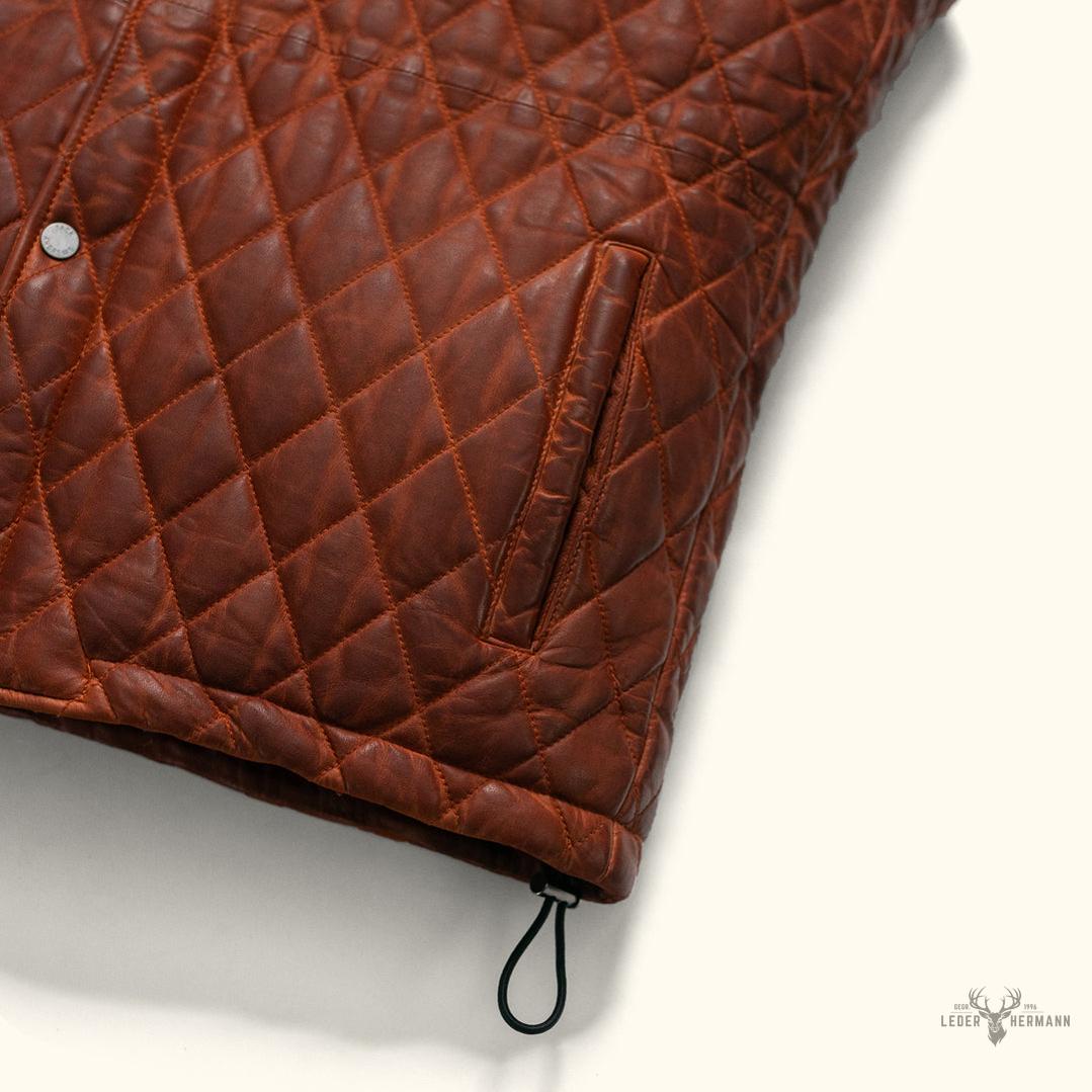 Gilett mit Steppung aus schwarzem Leder Highlands – Echte Eleganz in Whiskey-Braun