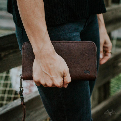 Elegante Madison Leder-Geldbörse für das Handgelenk in Rich Dark Hazelnut