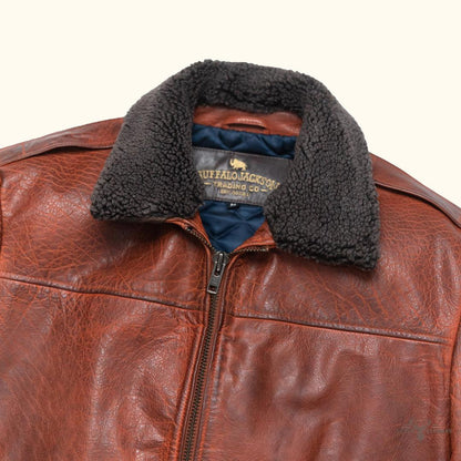 Limitierte Edition Maverick Leder-Bomberjacke in Reichem Büffel-Textur Braun