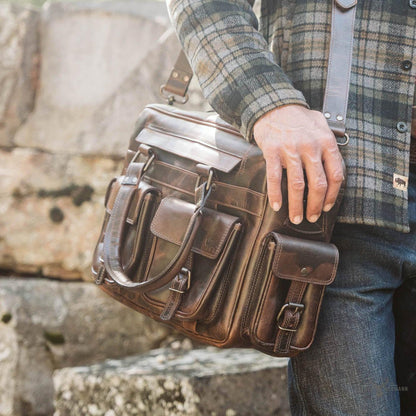 Roosevelt Büffelleder Pilotentasche – Dunkles Holz Eleganz und Robustheit für Ihre Luftabenteuer