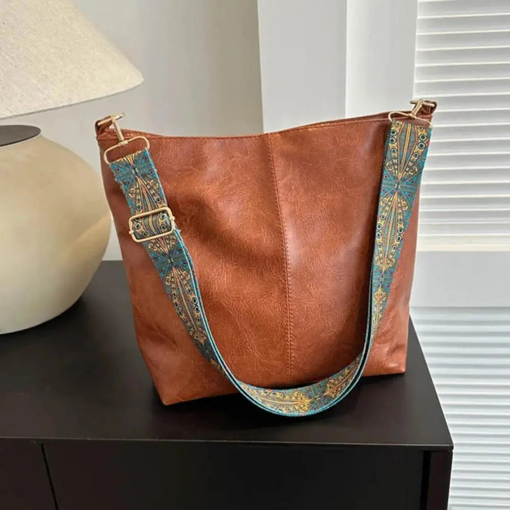 Stilvolle Schultertasche mit eleganter Verzierung - Hermann`s Favorit