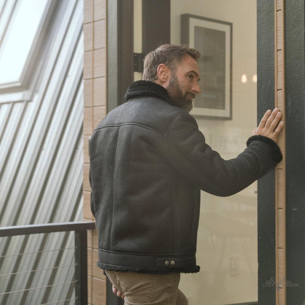 Lederimitat mit Shearling-Stil Bomber Jacke – Schwarze Eleganz für einen trendigen Look