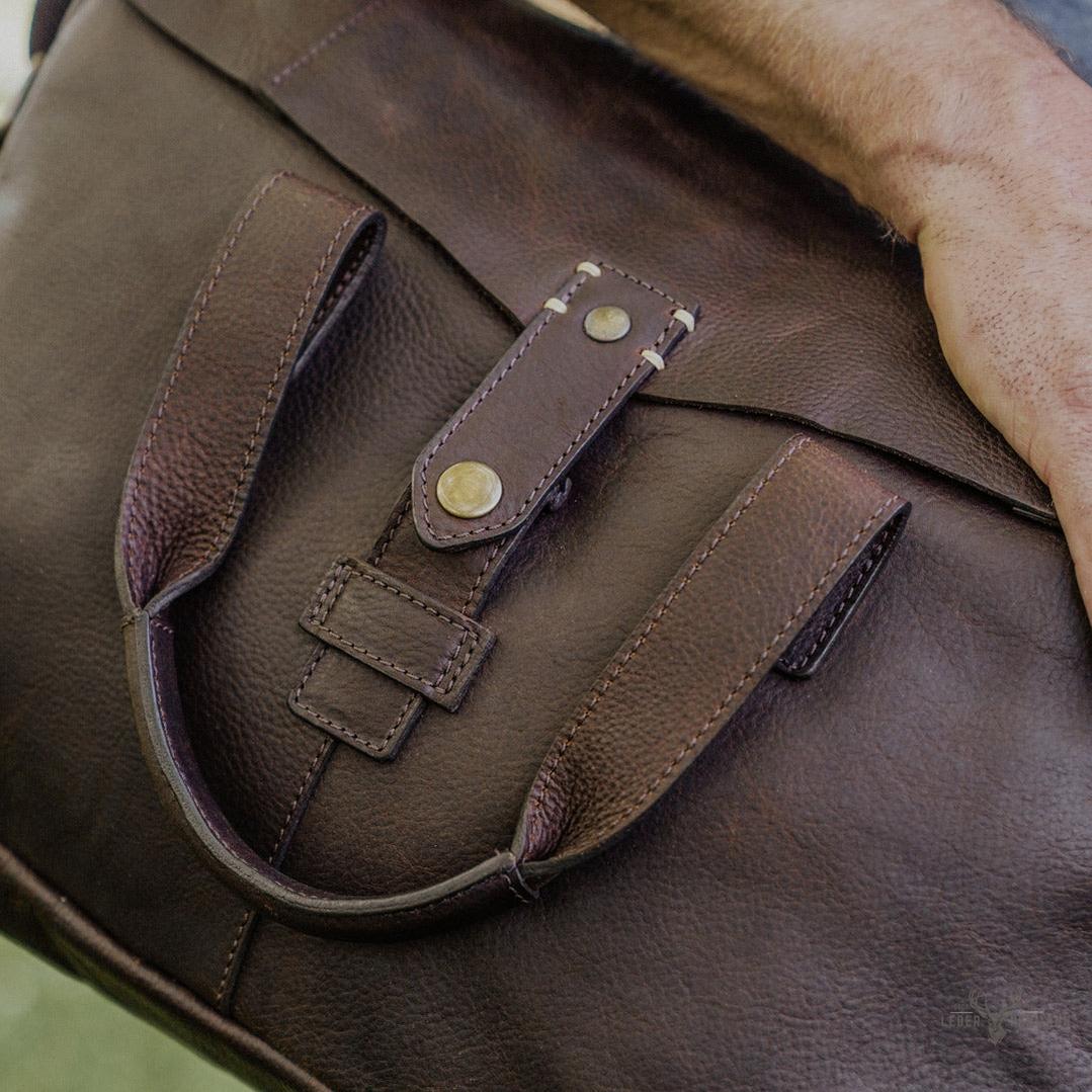 Schultertasche aus Leder Walker | Vintage-Eleganz in Eiche
