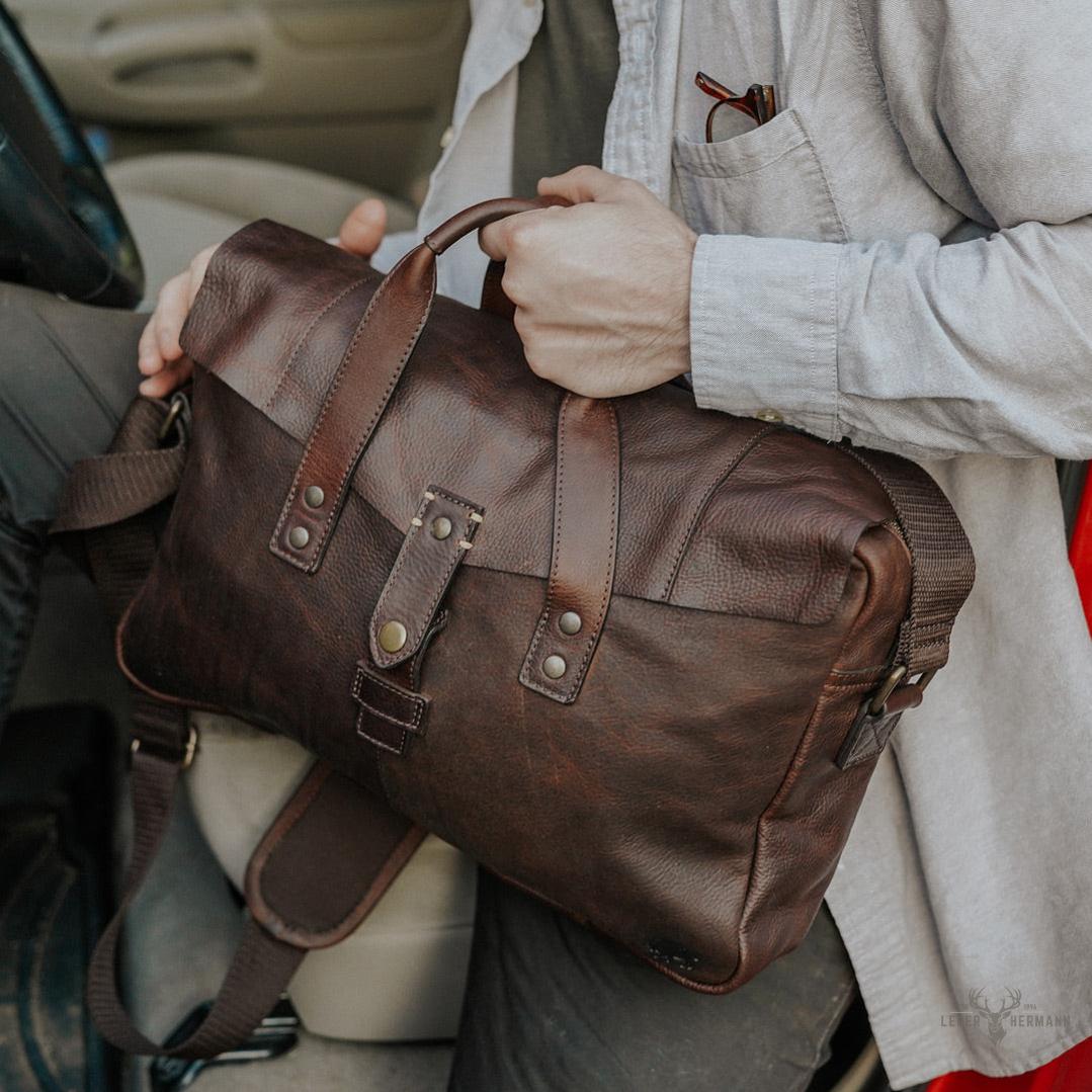Schultertasche aus Leder Walker | Vintage-Eleganz in Eiche