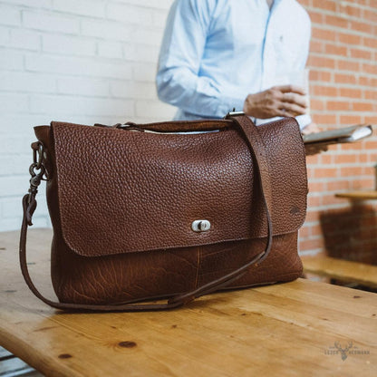 Messenger-Tasche aus Bisonsleder Ryder Reserve – Eleganz und Robustheit für Laptop in Braun
