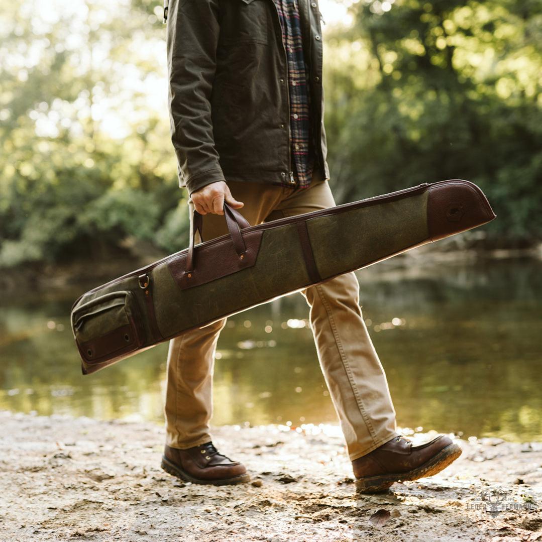 Dakota Wachskarton Gewehrhülle mit Dunkel-Briar-Leder-Details – Eleganz und Premium-Schutz