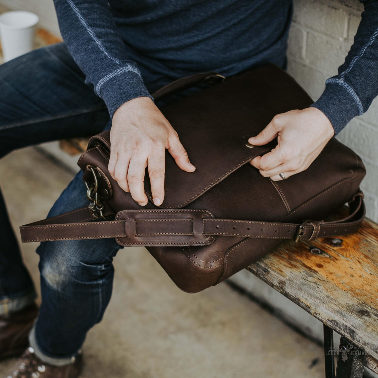 Roosevelt Leder-Laptoptasche im Messenger-Stil | Dunkles Eichenholz
