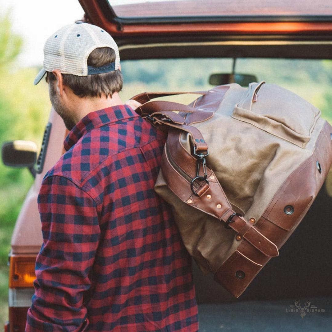 Dakota Wachsig Canvas Übergrößen Wochenendreisetasche mit stilvollen Feld-Khaki- und Chestnut-Braunen Leder Akzenten