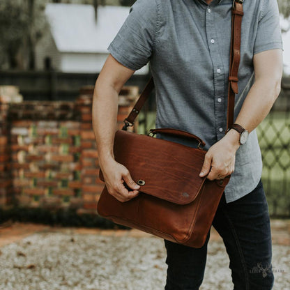 Roosevelt Leder Messenger Tasche für Laptop – Eleganz im Ambra Braun Stil