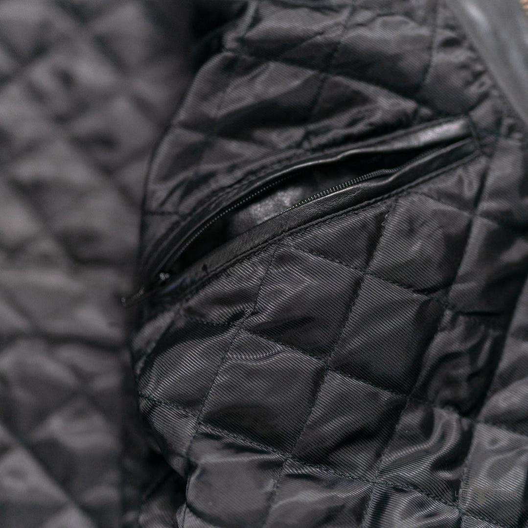 Elegante Hochlandstil gesteppte Echtlederjacke | Klassisches Schwarz