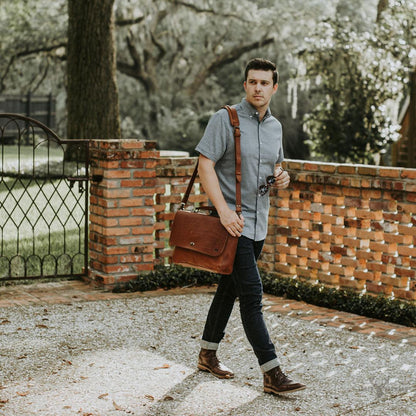 Roosevelt Leder Messenger Tasche für Laptop – Eleganz im Ambra Braun Stil