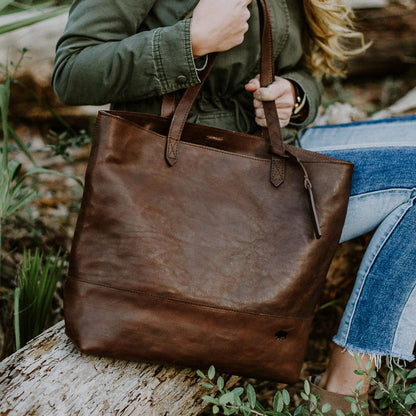 Madison Leder-Tasche im eleganten Dunkel-Hazelnut-Farbton