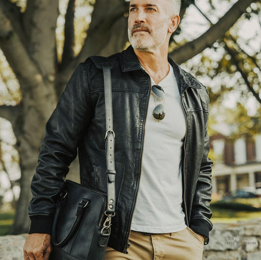 Maverick Bomber Lederjacke | Vintage Stil, Schwarze Eleganz, Zeitlose Raffinesse