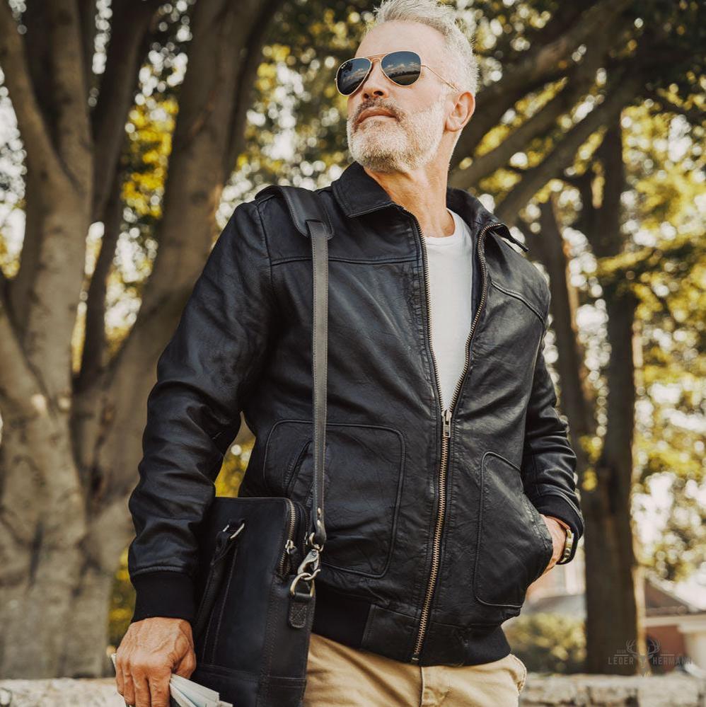 Maverick Bomber Lederjacke | Vintage Stil, Schwarze Eleganz, Zeitlose Raffinesse