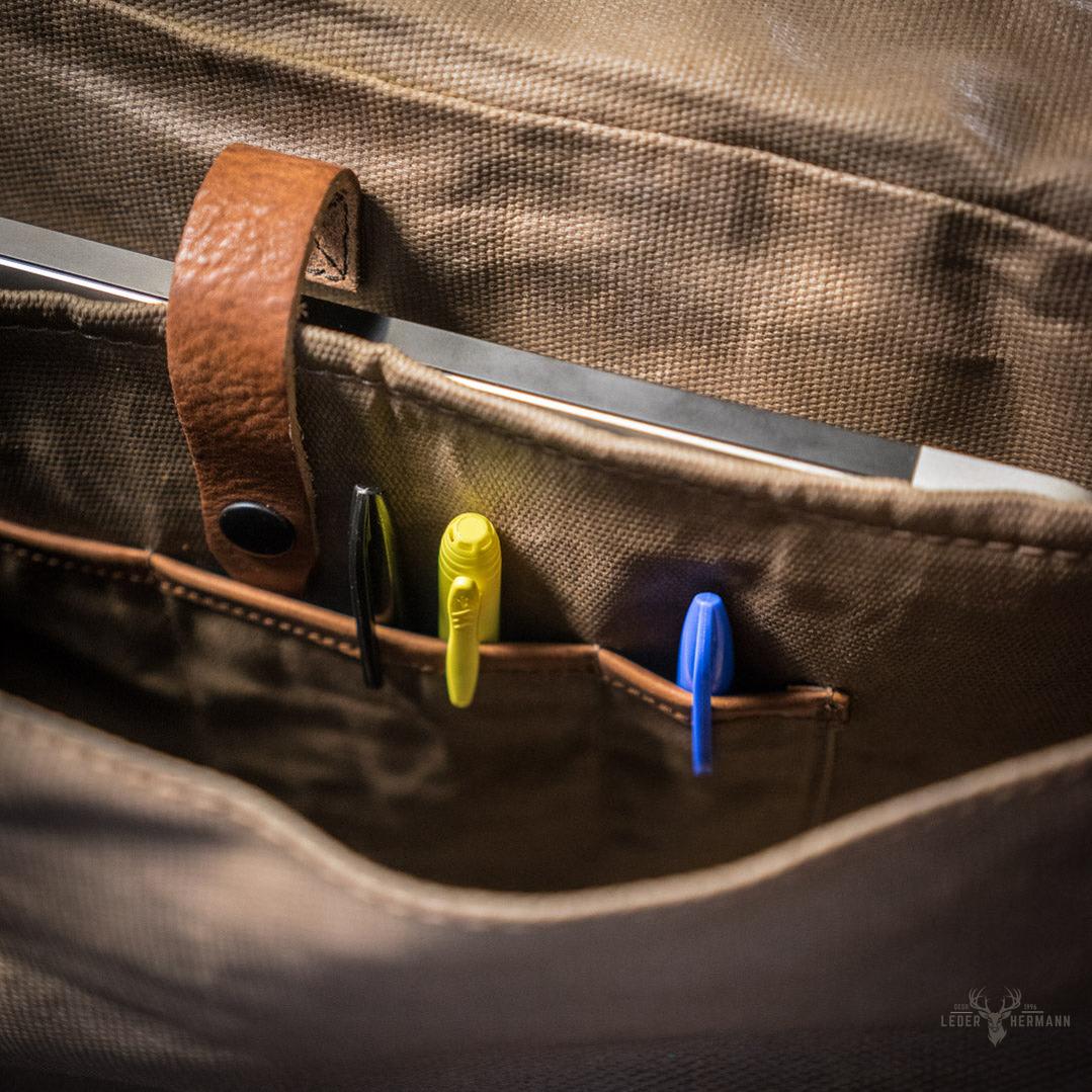 Dakota Wachskanvas Messenger Bag - Stilvolles Field Khaki mit elegantem Chestnut Brown Leder Abnehmbarer Schultergurt für vielseitiges Tragen