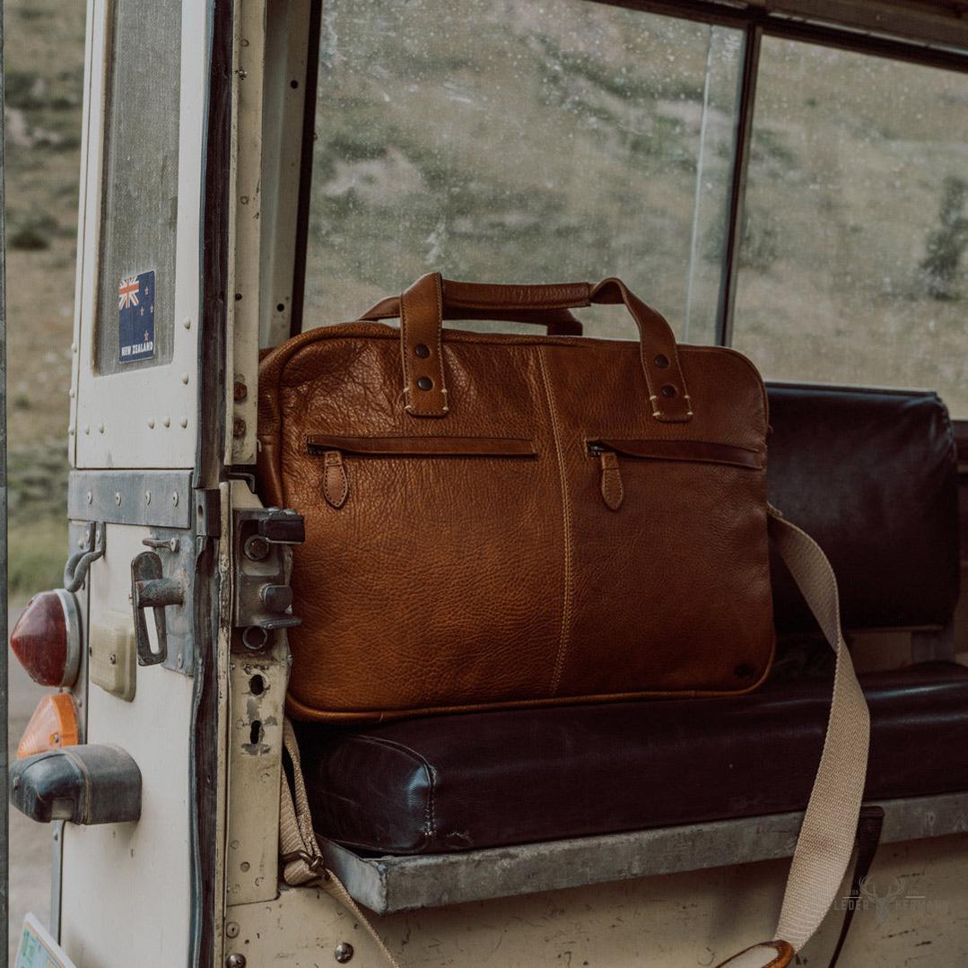 Eleganter Walker Leder Pilotenkoffer in Rustikalem Sandbraun