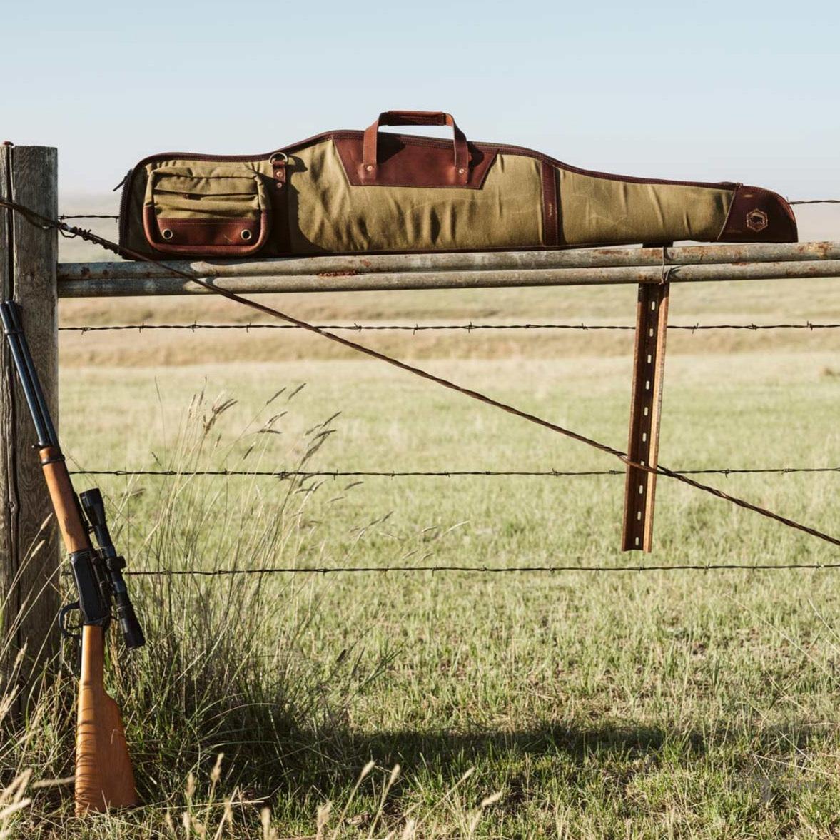 Dakota Wachstuch-Gewehrtasche | Grün mit dunklem Briar-Leder