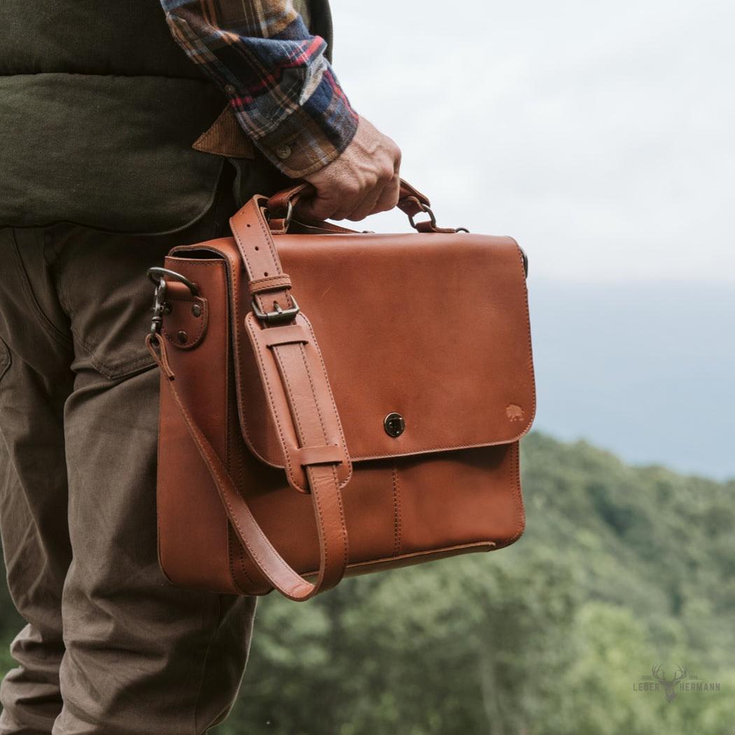 Roosevelt Leder Messenger Tasche für Laptop – Eleganz im Ambra Braun Stil