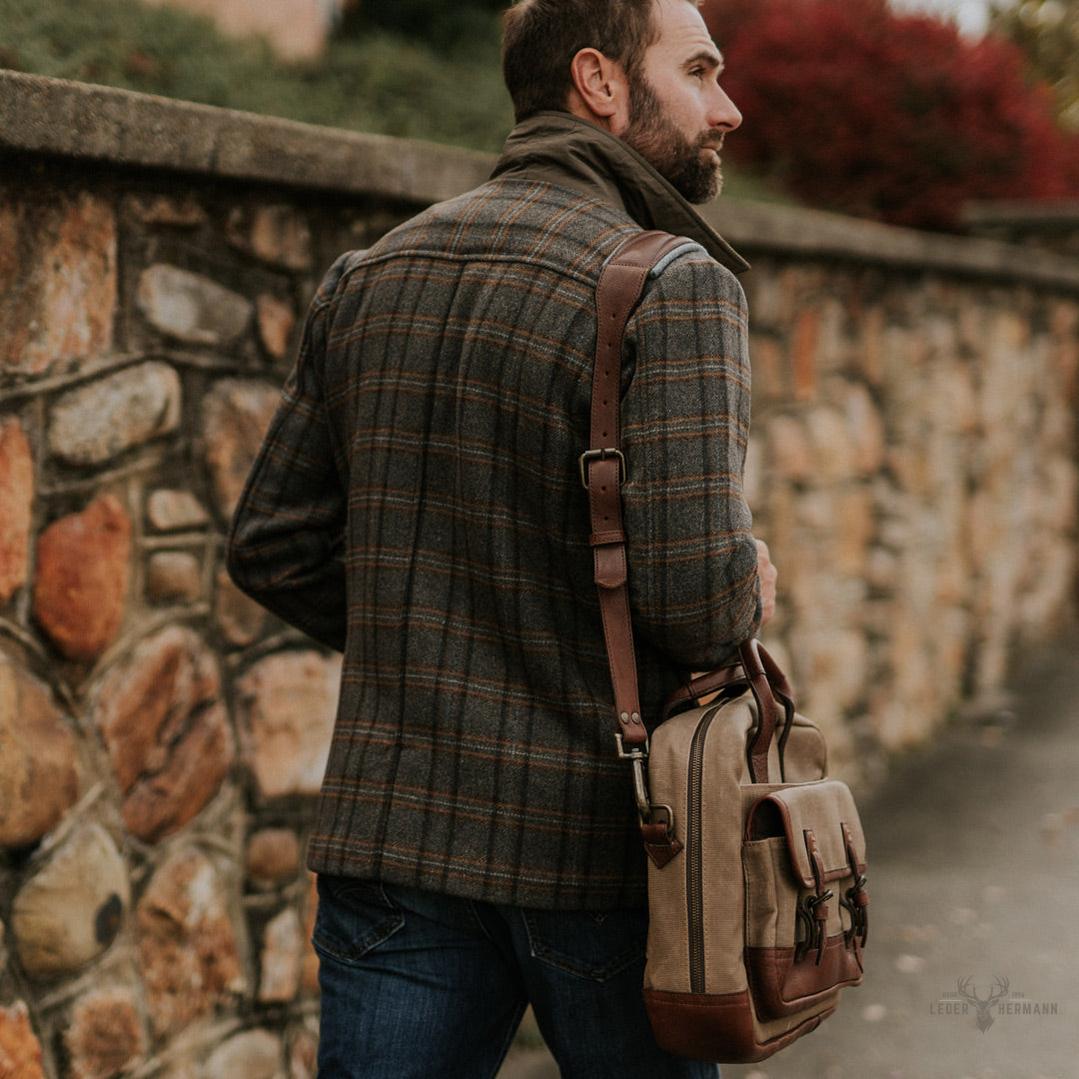 Dakota Reserve Wachs Canvas und Leder Aktentasche | Elegantes Field Khaki mit Reichem Kastanienbraun