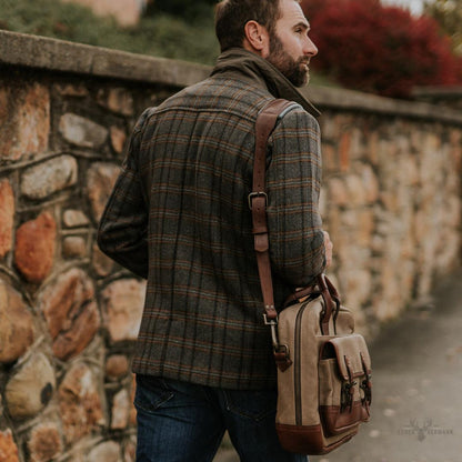 Dakota Reserve Wachs Canvas und Leder Aktentasche | Elegantes Field Khaki mit Reichem Kastanienbraun