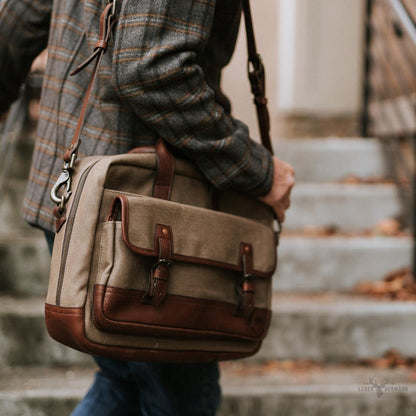 Dakota Reserve Wachs Canvas und Leder Aktentasche | Elegantes Field Khaki mit Reichem Kastanienbraun