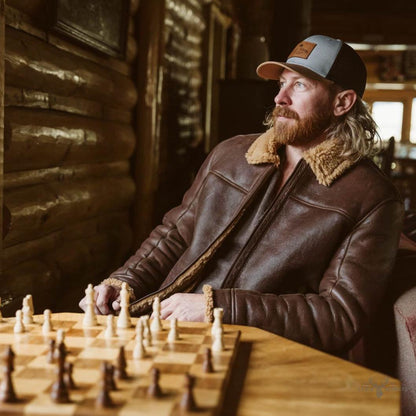 Bomberjacke aus Shearling und braunem Grizzlyleder für einen trendigen und warmen Look