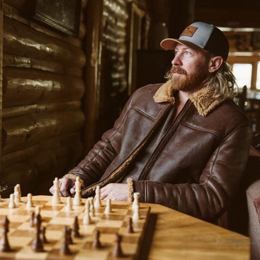 Bomberjacke aus Shearling und braunem Grizzlyleder für einen trendigen und warmen Look