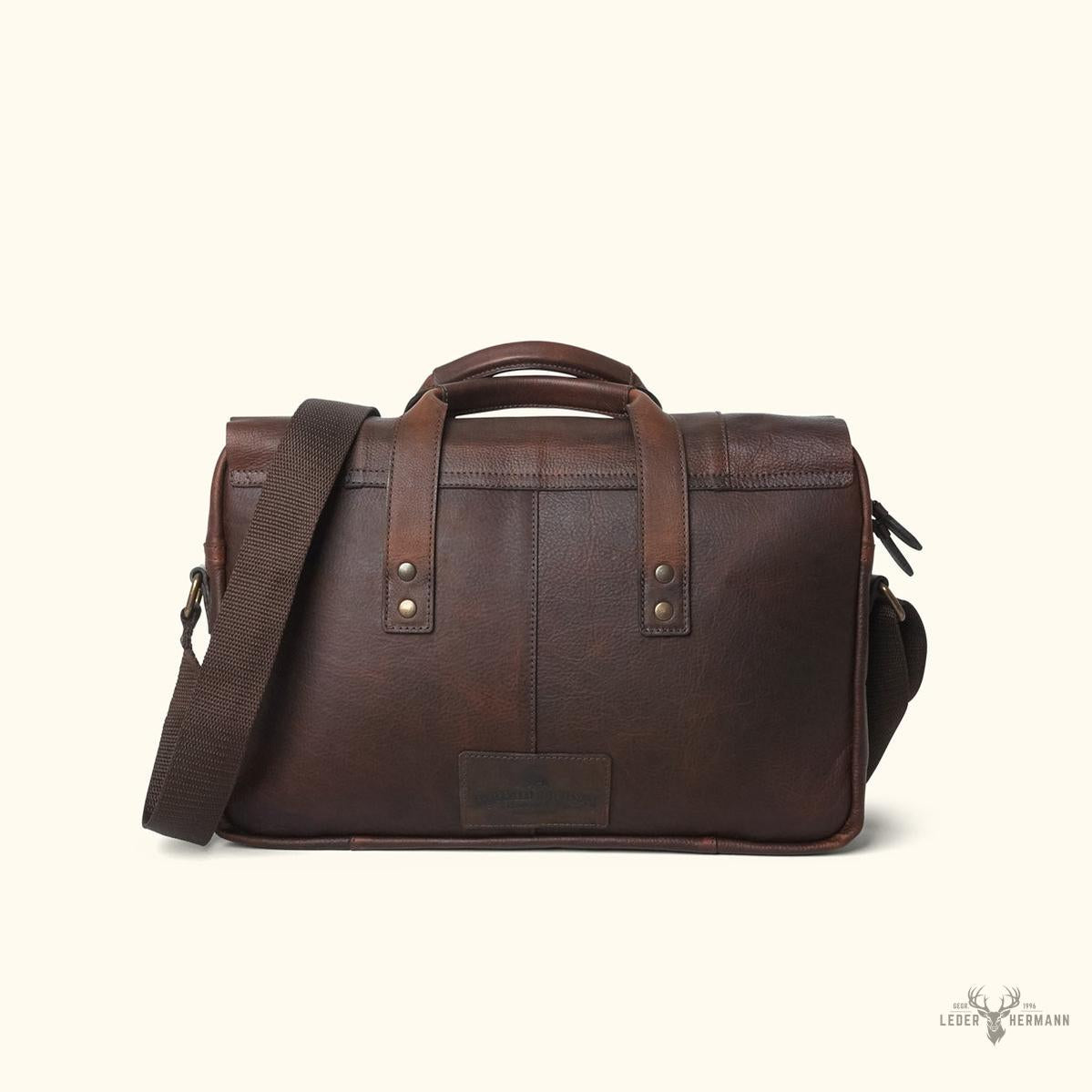 Schultertasche aus Leder Walker | Vintage-Eleganz in Eiche