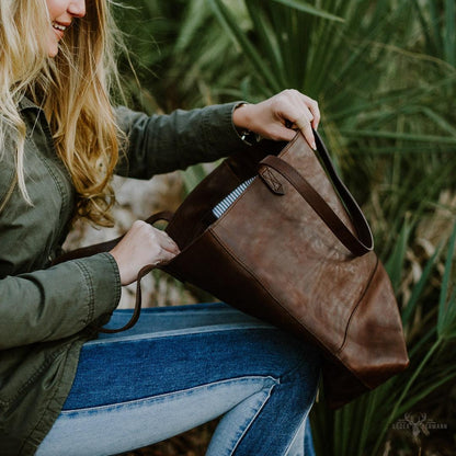 Madison Leder-Tasche im eleganten Dunkel-Hazelnut-Farbton