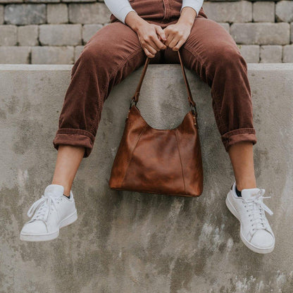 Stilvolle Walker-Leder-Umhängetasche in elegantem Rustic-Tan