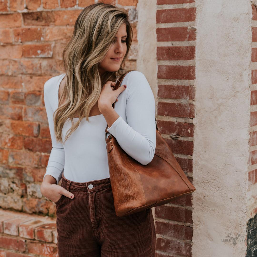 Stilvolle Walker-Leder-Umhängetasche in elegantem Rustic-Tan